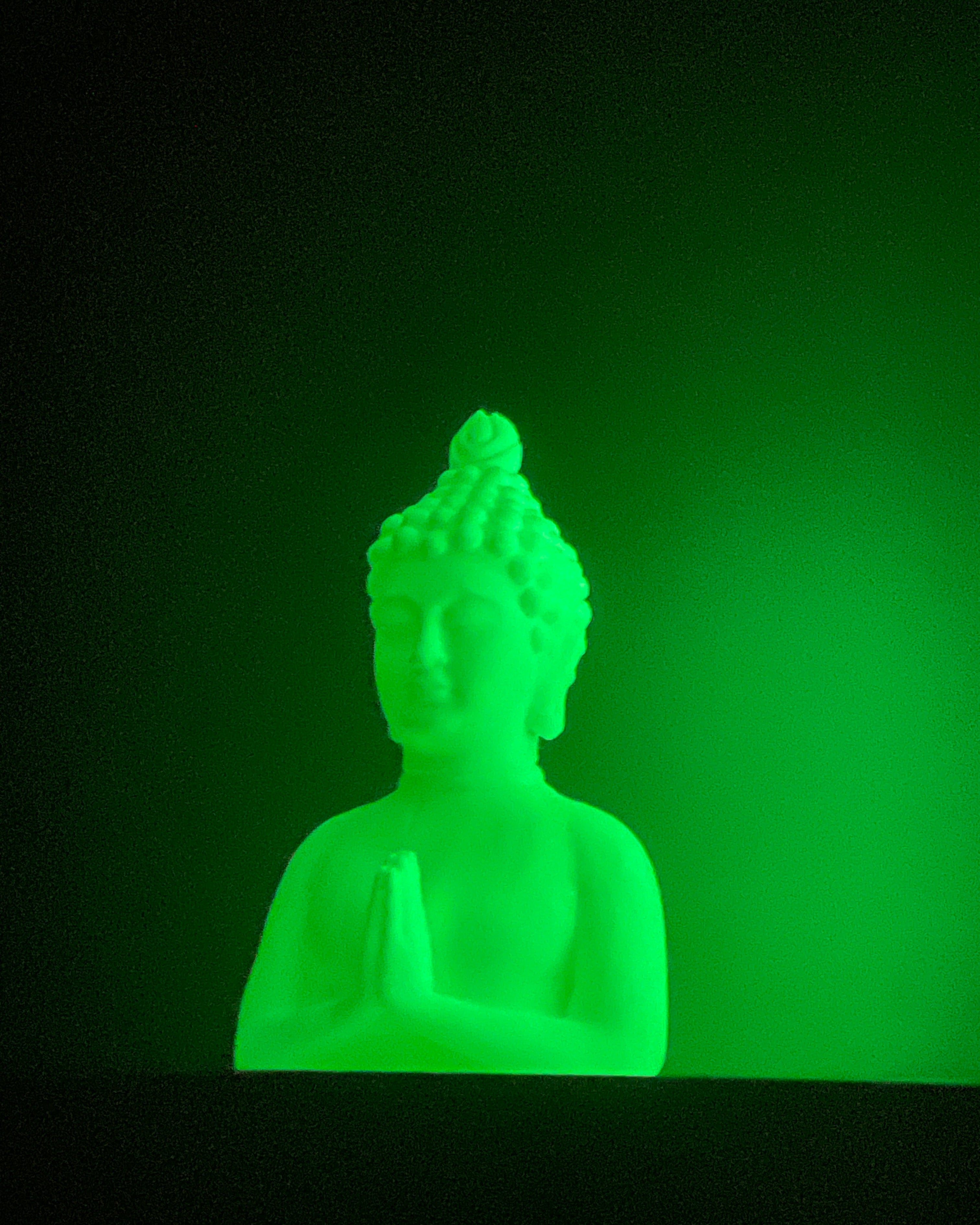 Buda-Meditando-Fluorescente 